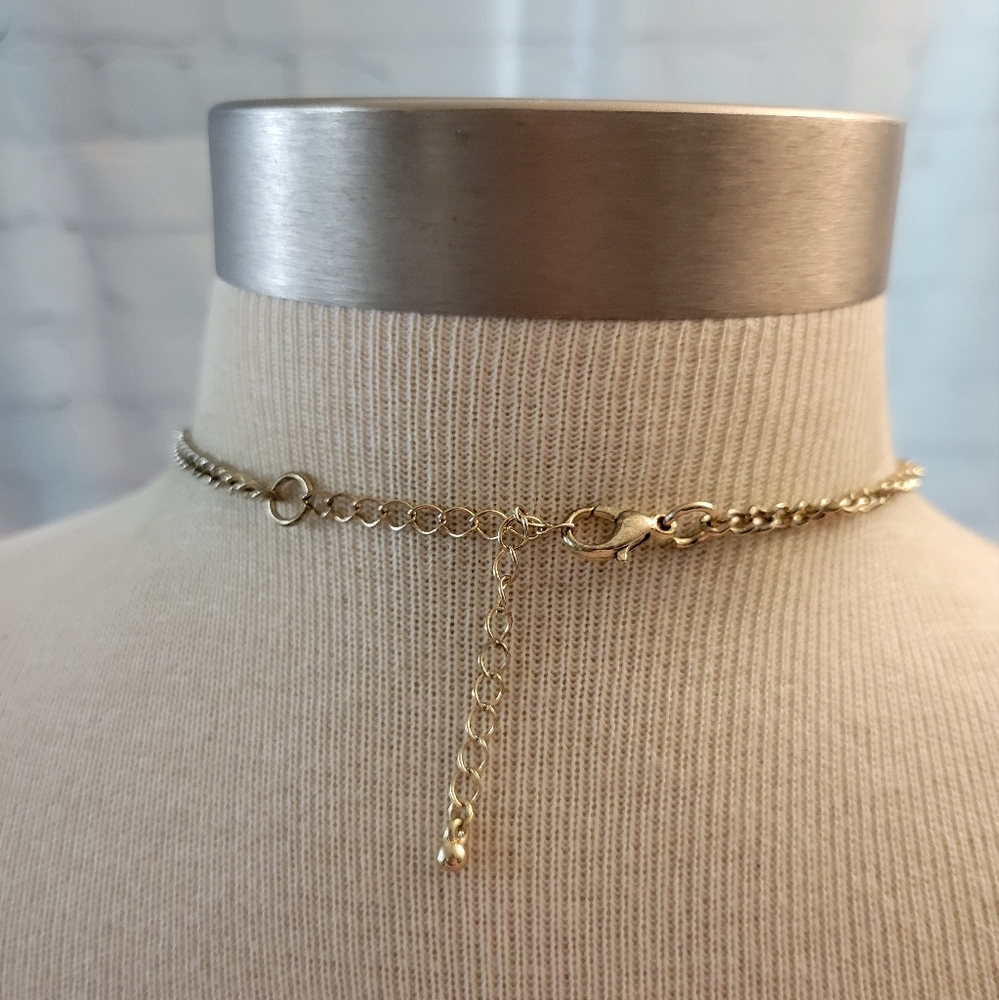 Statement Necklace Flower Design - image 4